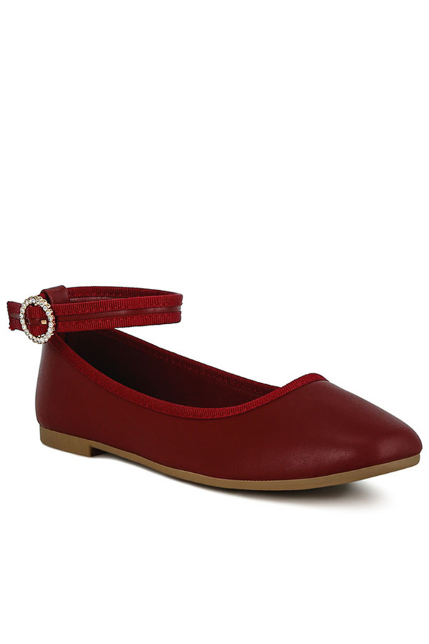 Women Ankle Strap Detail Ballet Flats in Burgundy