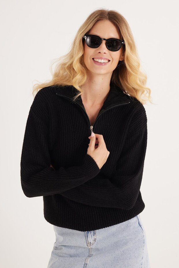 Women's Oversize Wide Cut Woven Zipper Collar Black Sweater