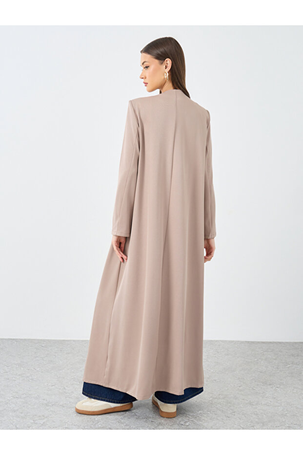 عباية سادة برقبة مستديرة مفتوحة من الأمام مع تفاصيل أزرار - 5