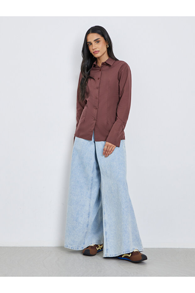 قميص سادة بأزرار وياقة واسعة - 2