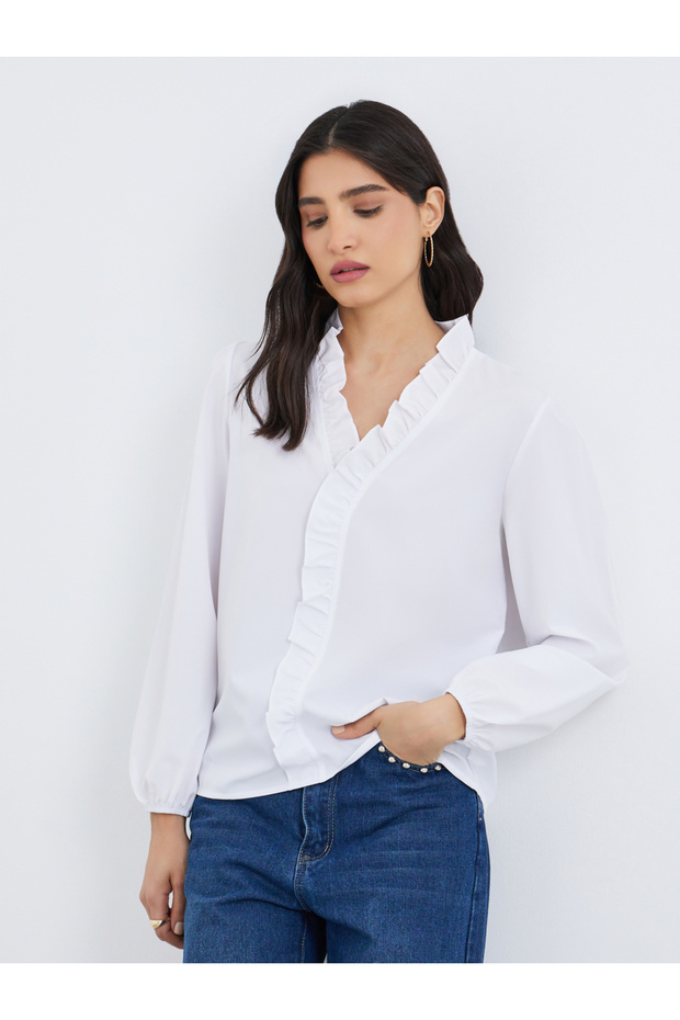 بلوزة سادة بفتحة رقبة على شكل حرف V وتفاصيل كشكشة - 1