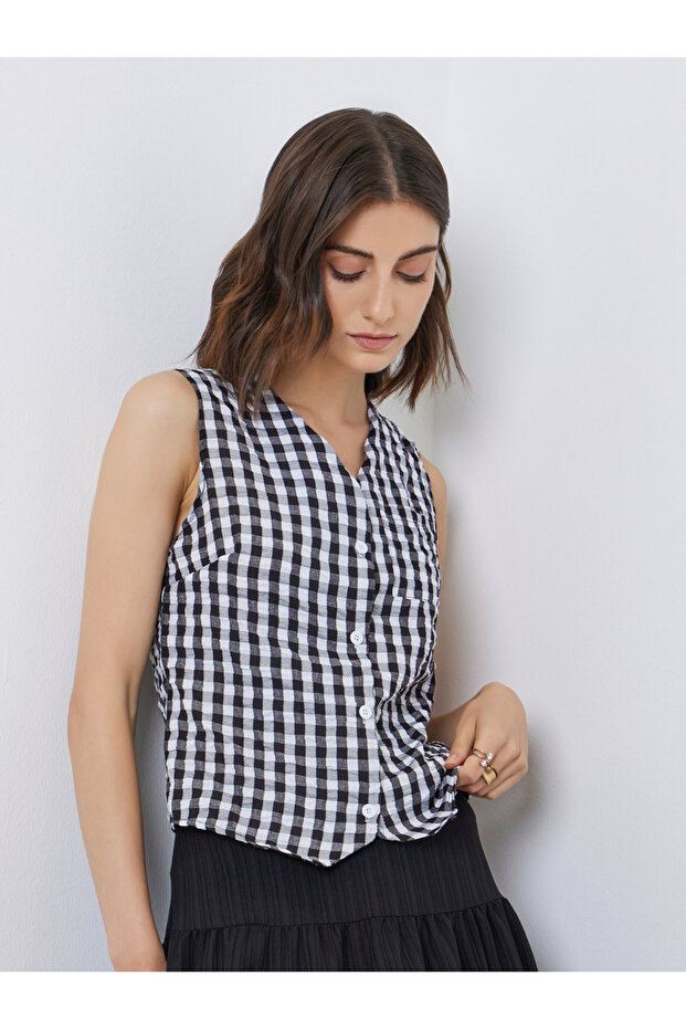 بلوزة بدون أكمام بنقشة مربعات - 1