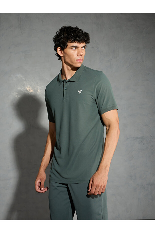 قميص بولو رجالي سادة بقصّة Slim Fit