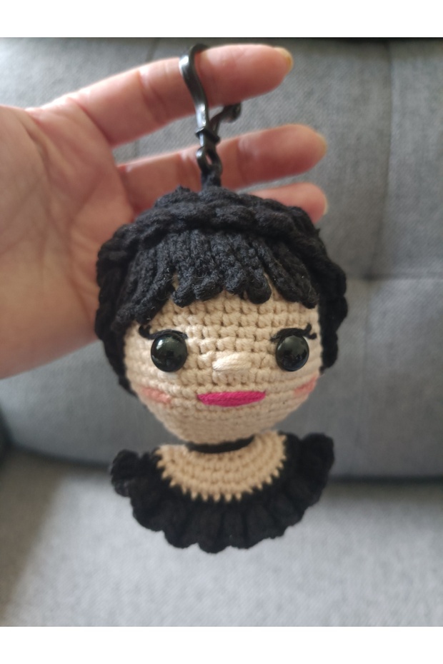 سلسلة مفاتيح محبوكة من الأربعاء - 1