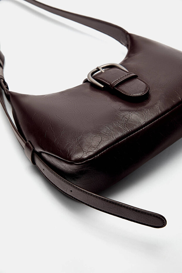 Çatlak görünümlü tokalı çapraz askılı çanta - 3