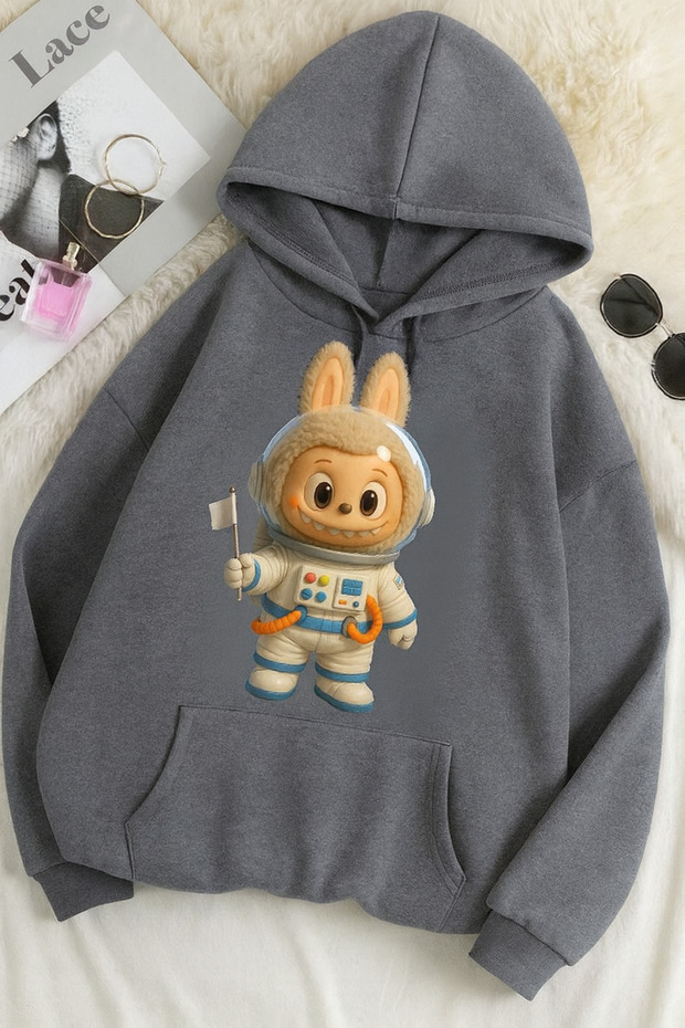 سويت شيرت مطبوع عليه 3 خيوط للجنسين مقاس كبير - نمط أرنب لابوبو 🐰 - 1