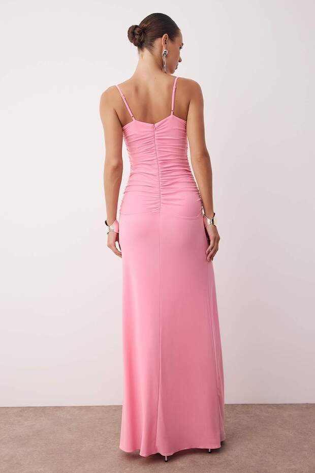 Pembe Degaje Yaka Drape Detaylı Örme Uzun Şık Abiye Gece Mezuniyet Elbisesi TPRSS22AE0112 - 4