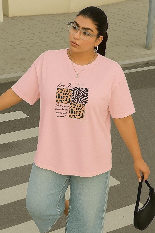 Plus Size Love Is Wild Printed Unisex T-Shirt