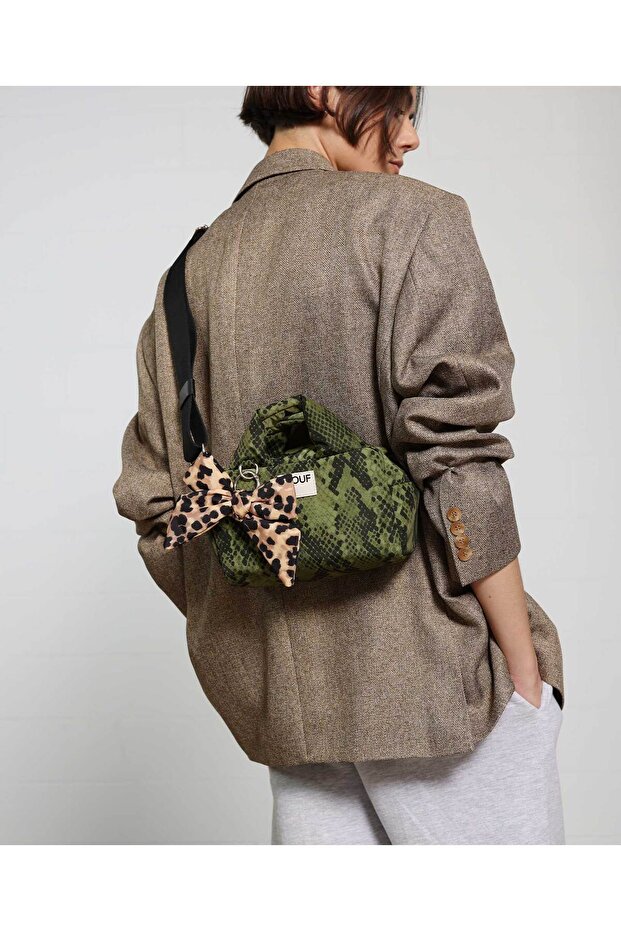 - Feline Bow Charm - 1