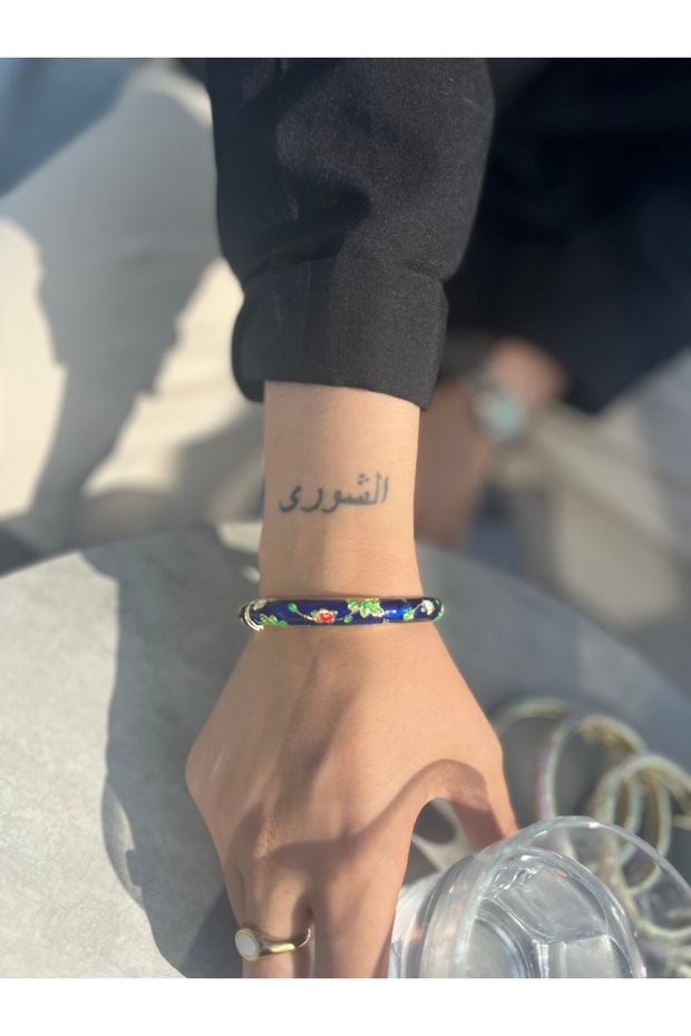 سوار من الفولاذ المقاوم للصدأ مطلي بالمينا باللون الأزرق الداكن