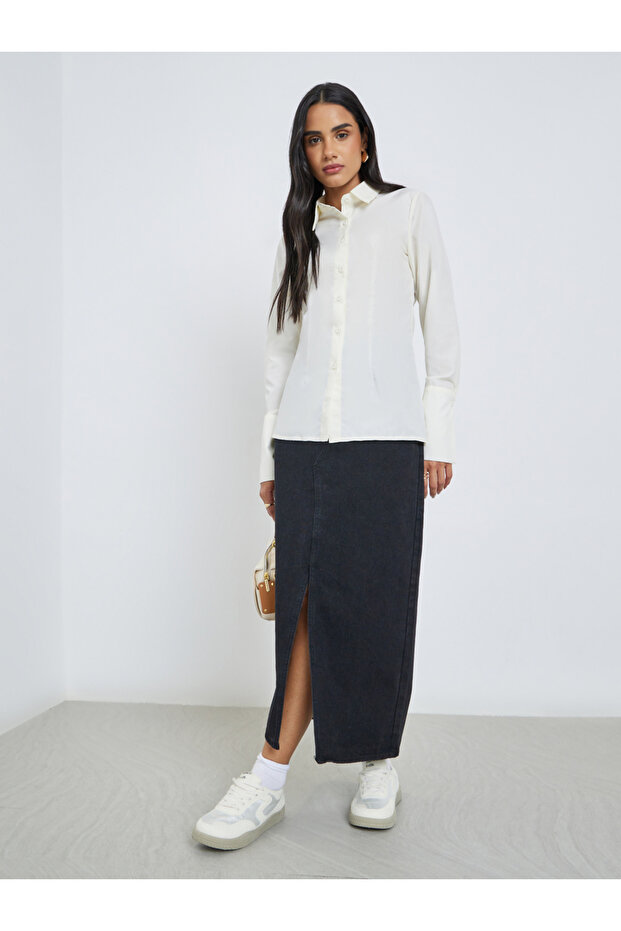 Solid Buttoned Spread Collar Shirt - 2