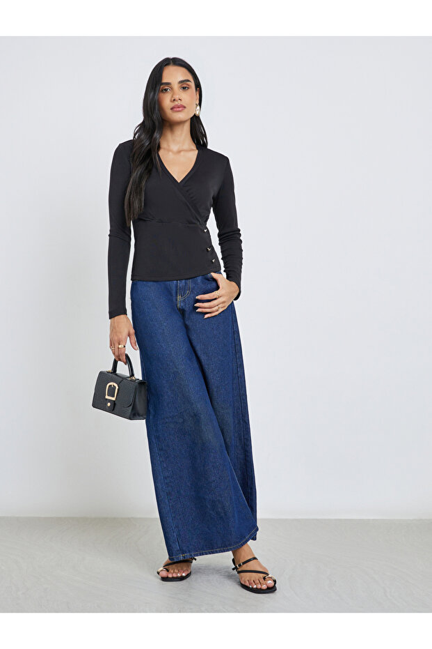 بلوزة مضلعة بأزرار ملفوفة ومزخرفة - 2