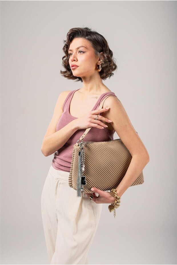 WOMEN'S SHOULDER AND ARM BAG