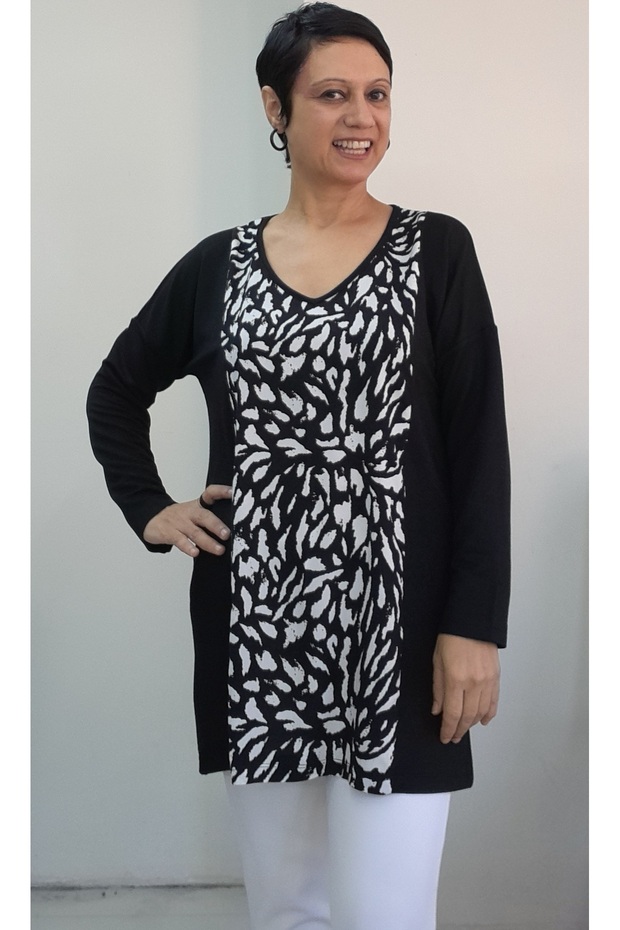 Black V-Neck Front Piece Black and White Garnish Size Whole Coming Low Sleeve Combed Viscose T-Shirt