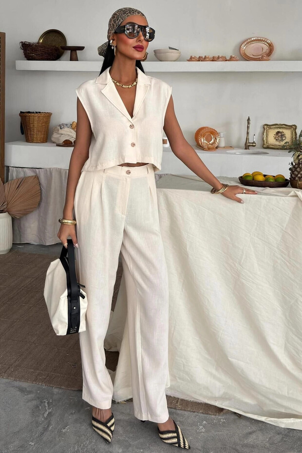 Women's Ecru Sleeveless Polyester Crop Woven Suit