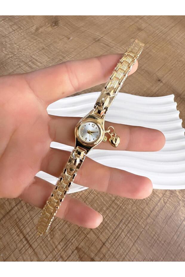 Mimimal Women's Wristwatch with Heart Figure