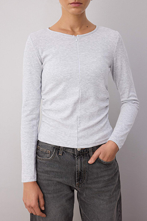 Gri Melanj Fitted/Vücuda Oturan Çift Görünümlü Yarım Fermuarlı Çift Katlı Örme Bluz TWOAW26BZ00031 - 3
