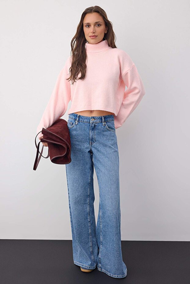 Trendyolmilla  Wardrobe Essentials Pembe Geniş Kalıp Yumuşak Dokulu Crop/Kısa Triko Kazak TWOAW26KZ00113 - Görsel 3