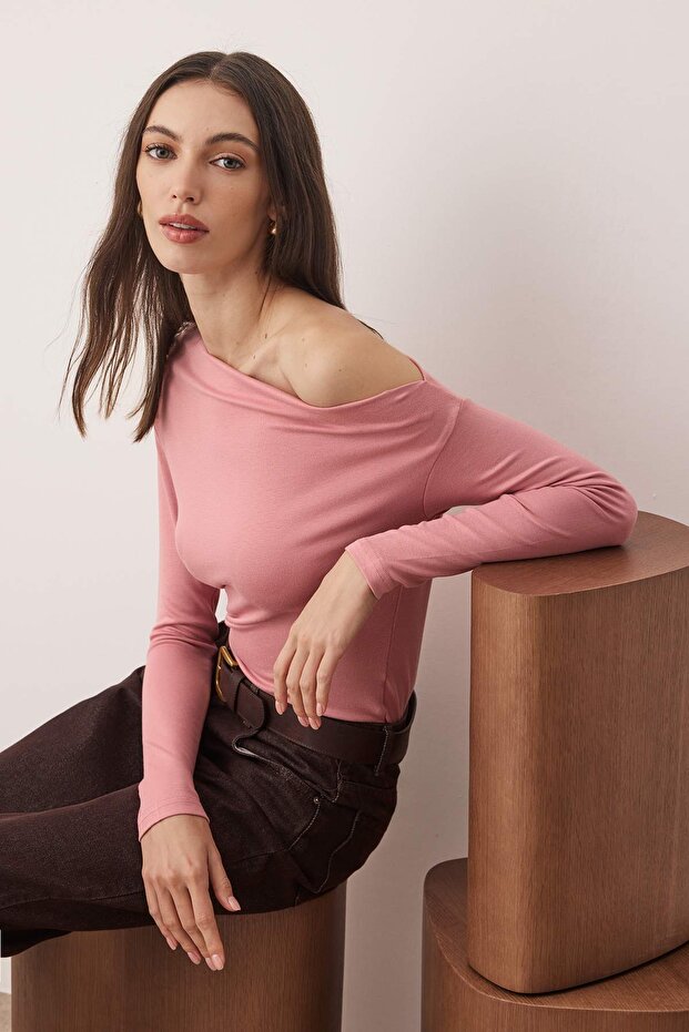 Gül Kurusu Düz Yumuşak Kumaşlı Fitted/Vücuda Oturan Kayık Yaka Örme Bluz TWOAW24BZ00227 - 2