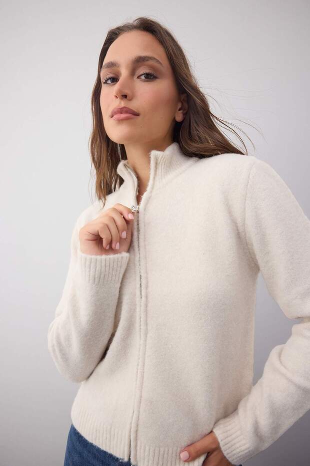Wardrobe Essentials Ekru Yünlü Fermuarlı Dik Yaka Papatya Elcikli Triko Hırka |TWOAW26HI00090 - 2