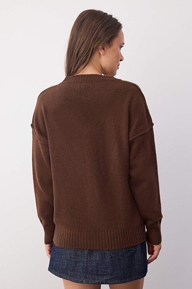 Wardrobe Essentials Kahverengi Yünlü Premium İplikBasic Geniş Kalıp Triko Kazak | TWOAW26KZ00068 - 4