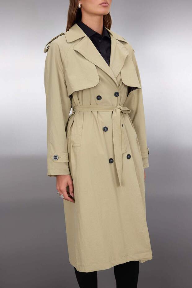 Hellkaki gestreifter, doppelt geknöpfter, übergroßer langer Trenchcoat mit Futterdetail TWOAW26TR00019 - 3