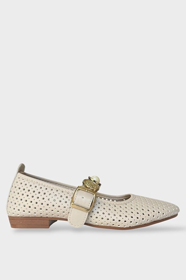Women's Pearl and Seal Accessory Strap Ballerina Cream - Gold