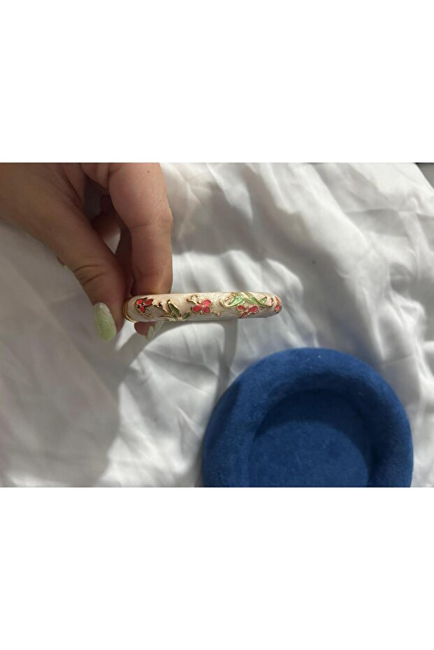 Mineli Flower Pattern Handcuff Bracelet - 1