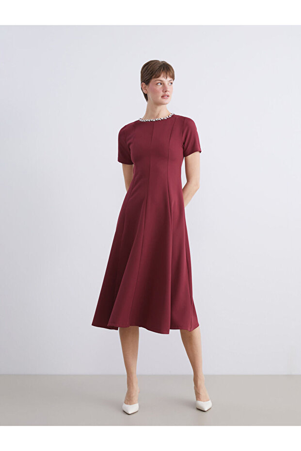Esvab • Modern & Distinctive Zero Roba Collar Stone Detailed Crepe Dress