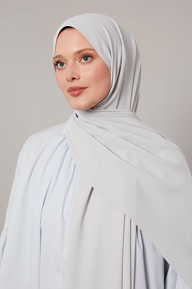 شال عصري مسطح باللون الرمادي الفاتح - 1