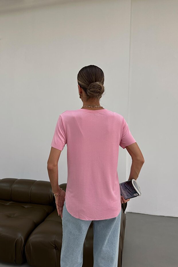 تيشيرت أساسي بقصة بيضاوية باللون الوردي - 4