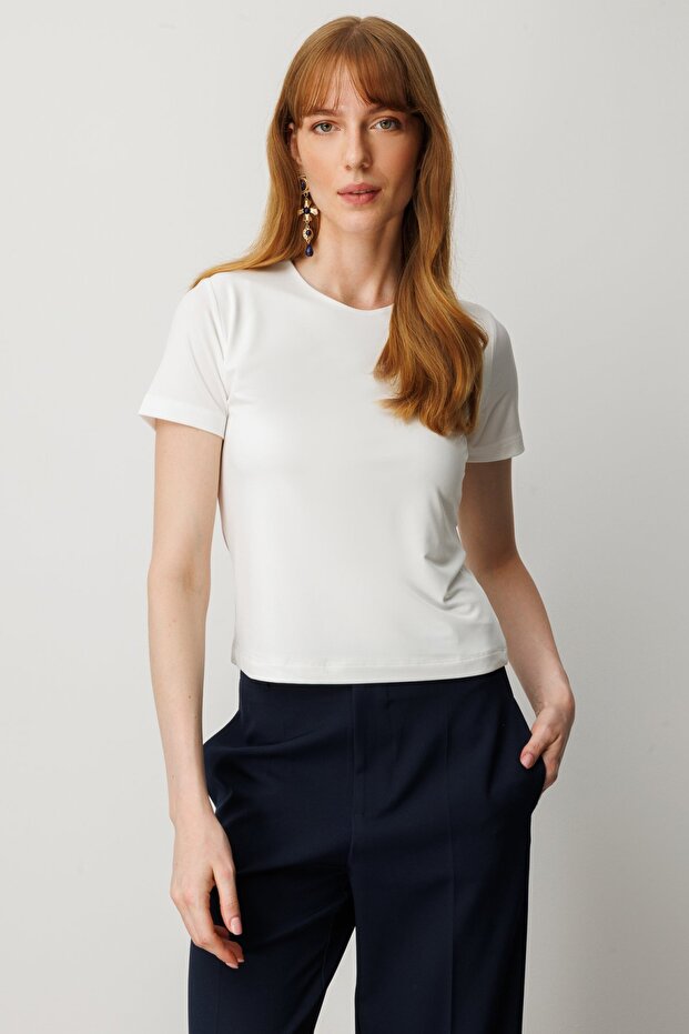 بلوزة أساسية بأكمام قصيرة ورقبة دائرية - 1