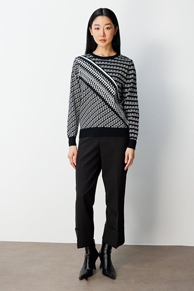 Crew Neck Patterned Sweater - 3