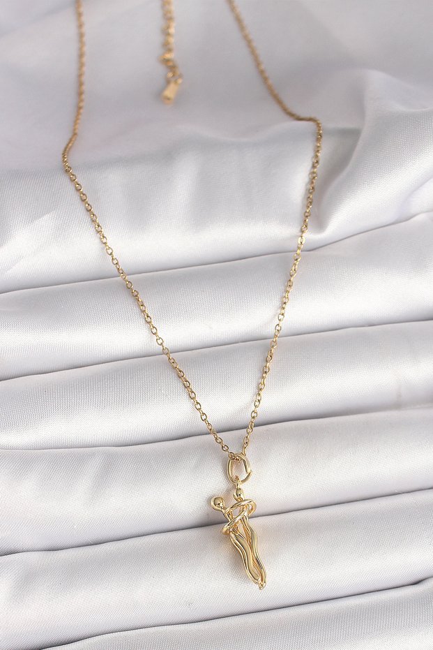 Golden Steel Chain Hugging Necklace for Elegant Woman
