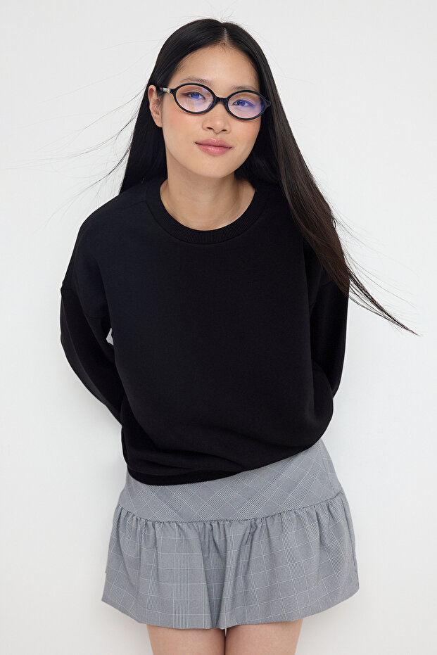 Siyah Oversize/Bol Kesim Bisiklet Yaka Kalın Şardonsuz Örme Sweatshirt TWOAW26SW00029 - 3