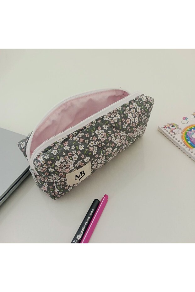 حقيبة أقلام رصاص مطبوعة على شكل زهرة وردية - 3