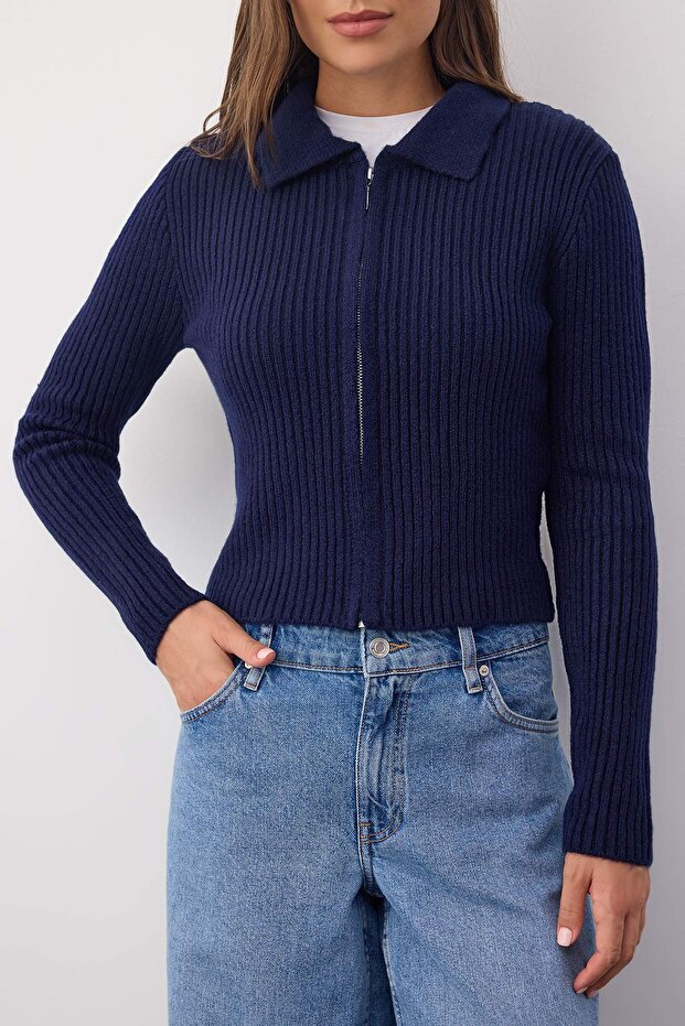 Wardrobe Essentials Lacivert Yumuşak Dokulu Crop Fermuarlı Triko Hırka | TWOAW26HI00177 - 3