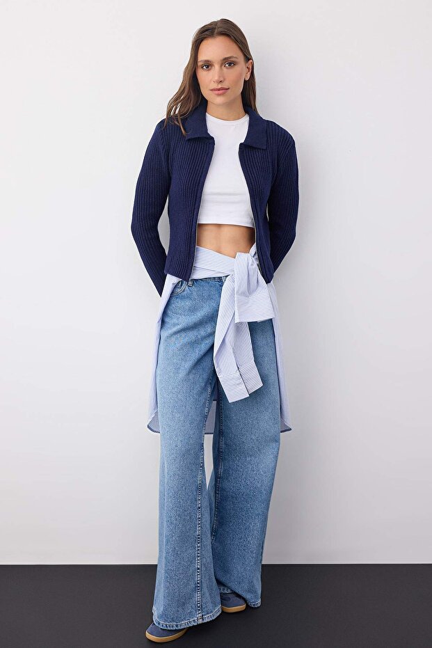Wardrobe Essentials Lacivert Yumuşak Dokulu Crop Fermuarlı Triko Hırka | TWOAW26HI00177 - 2