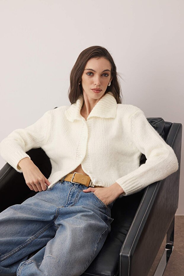 Ekru Oversize/Geniş Kalıp Crop Triko Hırka TWOAW26HI00179
