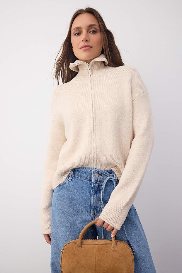 Wardrobe Essentials Taş Yumuşak Dokulu Geniş Kalıp Fermuarlı Triko Hırka | TWOAW26HI00092 - 2