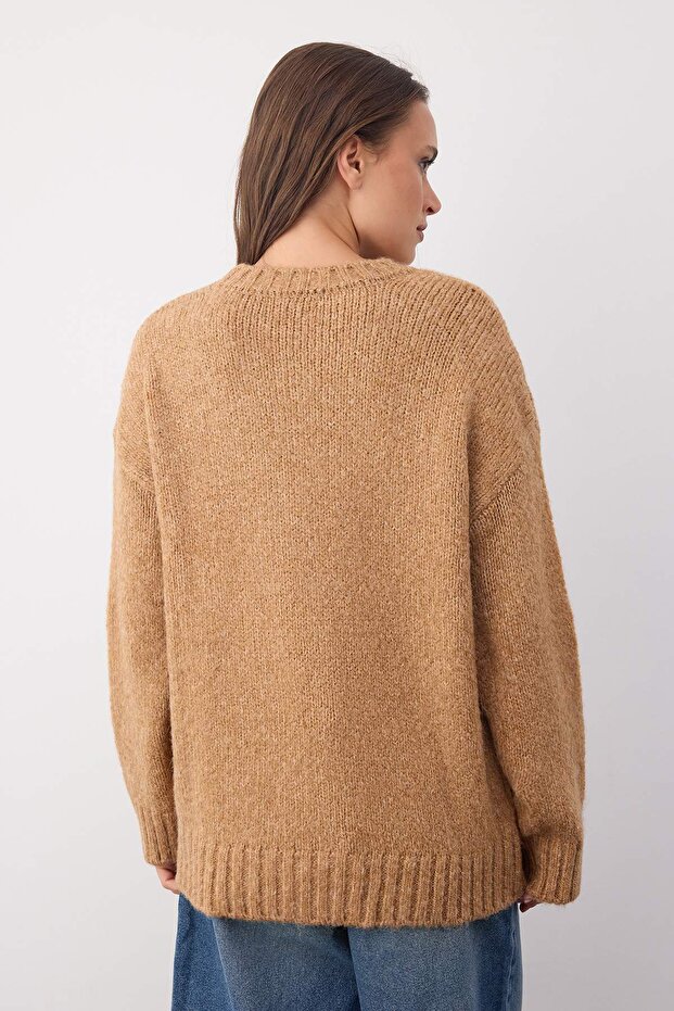 Wardrobe Essentials Camel Yumuşak Dokulu Geniş Kalıp Basic Triko Kazak | TWOAW26KZ00073 - 4
