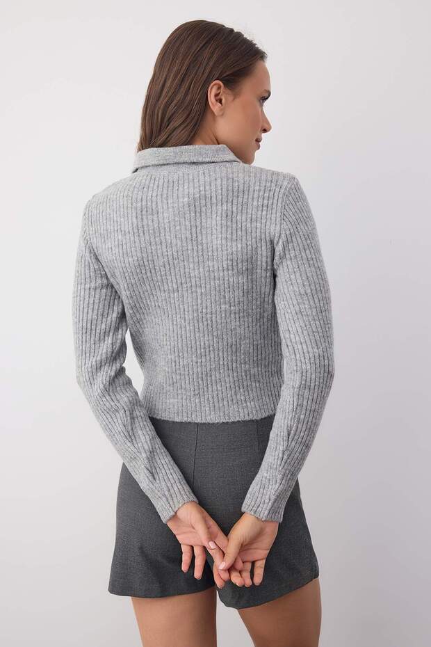 Wardrobe Essentials Gri Yumuşak Dokulu Crop Fermuarlı Triko Hırka | TWOAW26HI00177 - 4