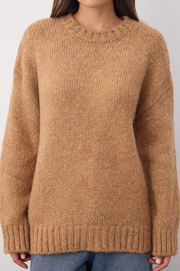 Wardrobe Essentials Camel Yumuşak Dokulu Geniş Kalıp Basic Triko Kazak | TWOAW26KZ00073 - 3