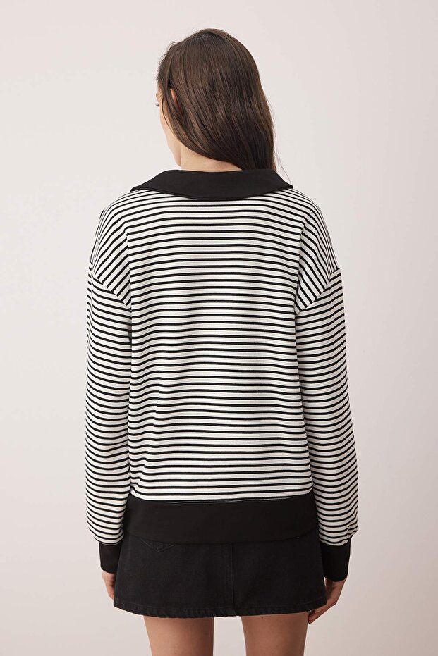 Siyah Çizgili Kalp Nakışlı Regular/Normal Kalıp Örme Sweatshirt TWOAW26SW00003 - 8