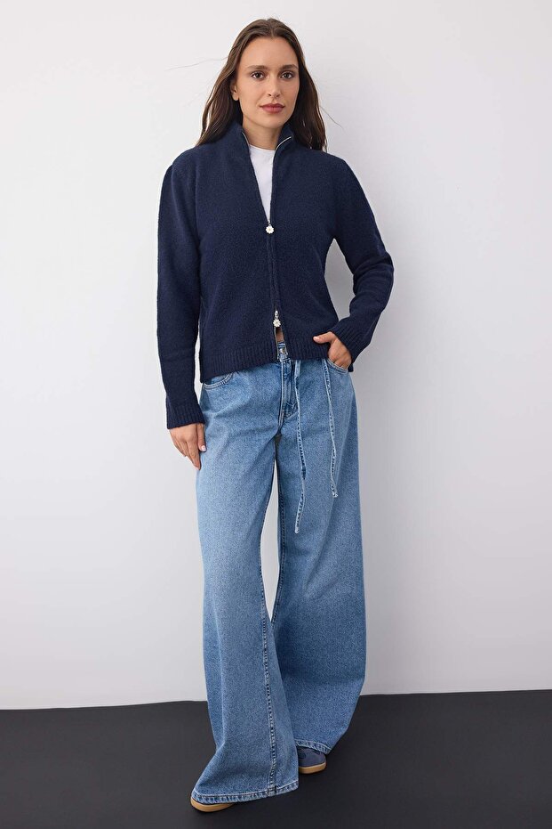 Wardrobe Essentials Lacivert Yünlü Fermuarlı Dik Yaka Papatya Elcikli Triko Hırka |TWOAW26HI00090 - 2