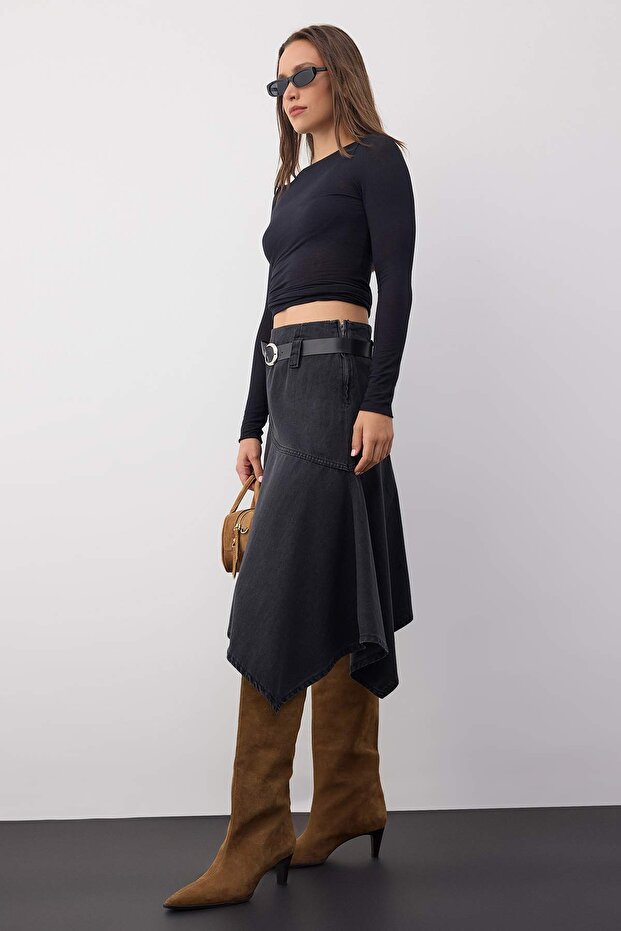 Wardrobe Essentials Siyah Kemerli Asimetrik Midi Denim Etek TWOAW26ET00076 - 2