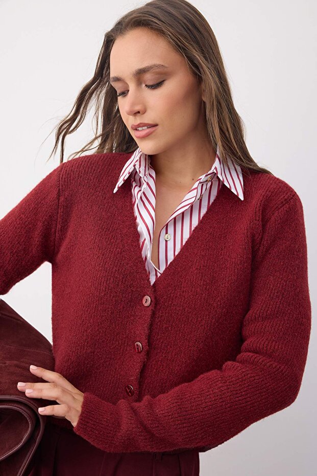 Wardrobe Essentials Bordo Crop Düğme Detaylı Yumuşak Dokulu Yünlü Triko Hırka | TWOAW26HI00013 - 1