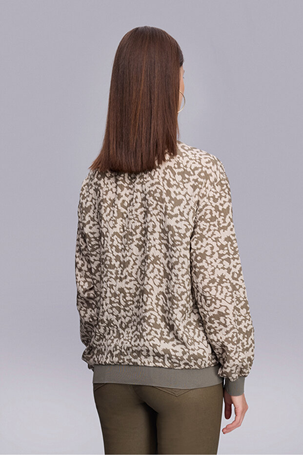 بلوزة طويلة الأكمام بنمط مموه - 6