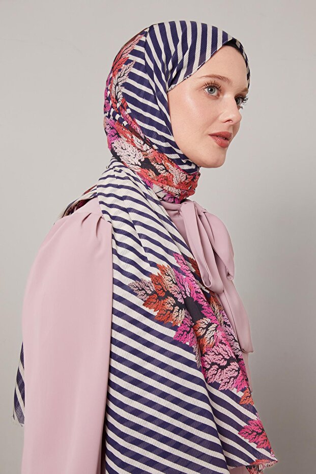 K. شال قطني بنمط الصنوبر باللون الأزرق الداكن - 1