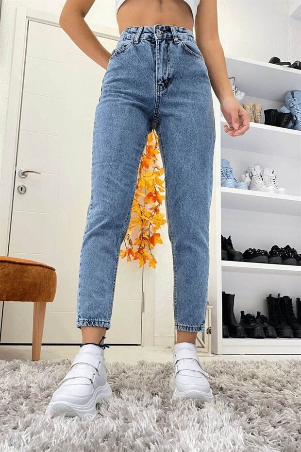 Women's Blue Snow Washed Lycra Mom Jeans 2024